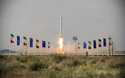 An Iranian rocket carrying a satellite is launched from an undisclosed site believed to be in Iran's Semnan province, April 22, 2020. (Sepahnews via AP)