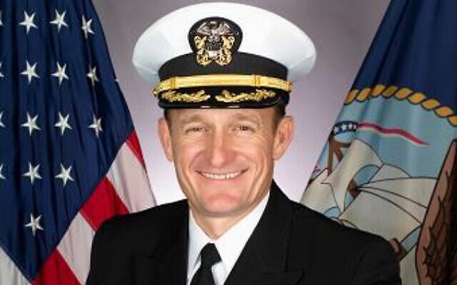 Captain Brett Crozier. Public Domain/Wikipedia)