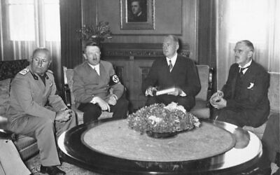 From left: Italian prime minister Benito Mussolini, German chancellor Adolf Hitler, Paul-Otto Schmidt (translator from German foreign ministry), and British prime minister Neville Chamberlain, Munich Agreement, September 1938. (German Federal Archives via Wikicommons)