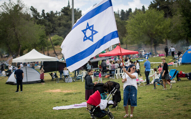 People celebrating Israel's 71st Independence Day in Saker Park in Jerusalem, May 9, 2019. (Yonatan Sindel/ Flash90) People celebrating Israel's 71st Independence Day in Saker Park in Jerusalem, May 9, 2019. (Yonatan Sindel/ Flash90)