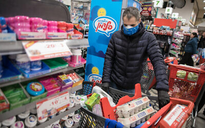 An Israeli shops for groceries in Jerusalem on March 18, 2020. (Olivier Fitoussi/Flash90)