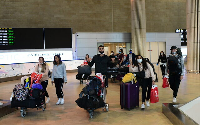 Illustrative photo of Israeli travelers arriving at Ben Gurion airport on March 23, 2020. (Tomer Neuberg/Flash90) Illustrative photo of Israeli travelers arriving at Ben Gurion airport on March 23, 2020. (Tomer Neuberg/Flash90)