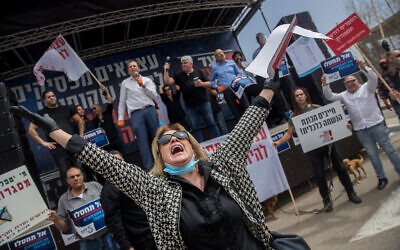 Self-employed Israelis take part in a protest outside the Knesset on March 30, 2020, amid the coronavirus outbreak. (Yonatan Sindel/Flash90)