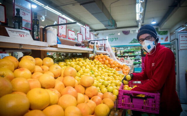 An Israeli shops for groceries at the Rami Levy supermarket in Jerusalem on April 2, 2020. (Yonatan Sindel/Flash90) An Israeli shops for groceries at the Rami Levy supermarket in Jerusalem on April 2, 2020. (Yonatan Sindel/Flash90)