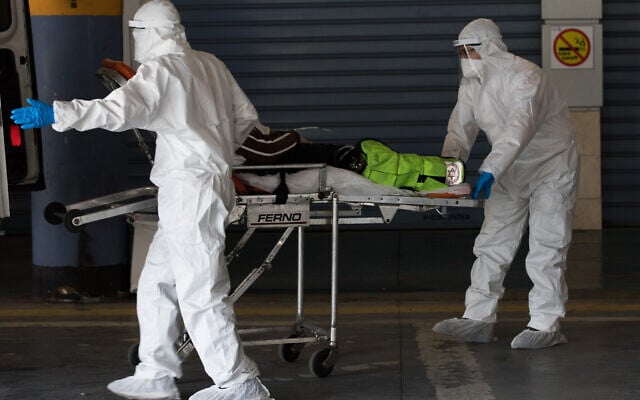 Magen David Adom workers move a patient outside the new coronavirus unit at Shaare Zedek hospital in Jerusalem, April 3, 2020. (Nati Shohat/Flash90) Magen David Adom workers move a patient outside the new coronavirus unit at Shaare Zedek hospital in Jerusalem, April 3, 2020. (Nati Shohat/Flash90)