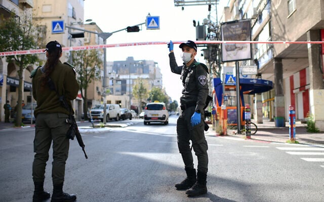 Police set up temporary checkpoints at the entrance to the city of Bnei Brak, April 3, 2020 (Tomer Neuberg/Flash90) Police set up temporary checkpoints at the entrance to the city of Bnei Brak, April 3, 2020 (Tomer Neuberg/Flash90)
