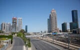 The empty Ayalon highway near the entrance to Tel Aviv's usually buzzing business district, April 8, 2020. (Miriam Alster/Flash90)