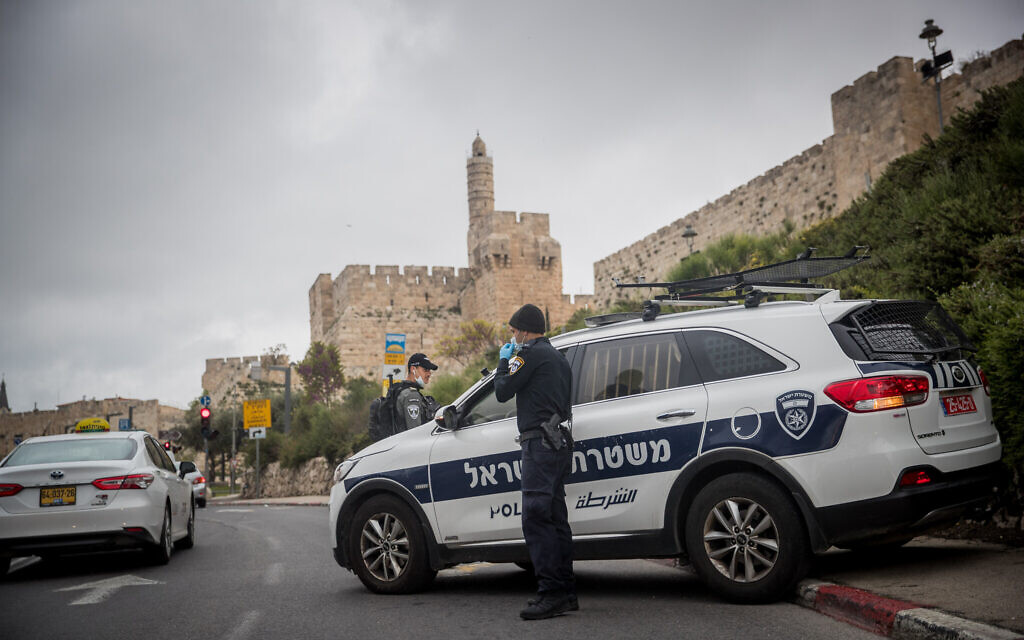 Israeli Police officers at a temporary "checkpoint" near the Old City Walls in Jerusalem on April 10, 2020, to check if people are not disobeying the governments orders on a partial lockdown, in order to prevent the spread of the Coronavirus. (Yonatan Sindel/Flash90) Israeli Police officers at a temporary "checkpoint" near the Old City Walls in Jerusalem on April 10, 2020, to check if people are not disobeying the governments orders on a partial lockdown, in order to prevent the spread of the Coronavirus. (Yonatan Sindel/Flash90)