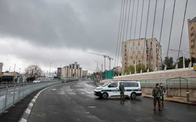Israeli Police officers at a temporary "checkpoint" in Jerusalem on April 11, 2020. (Olivier Fitoussi/Flash90) Israeli Police officers at a temporary "checkpoint" in Jerusalem on April 11, 2020. (Olivier Fitoussi/Flash90)