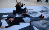Israelis protest against Prime Minister Benjamin Netanyahu calling on him to quit, at Habima Square in Tel Aviv on April 16, 2020. (Tomer Neuberg/Flash90)