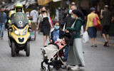 People shop for food at the Mahane Yehuda Market in Jerusalem on April 24, 2020 (Nati Shohat/Flash90)