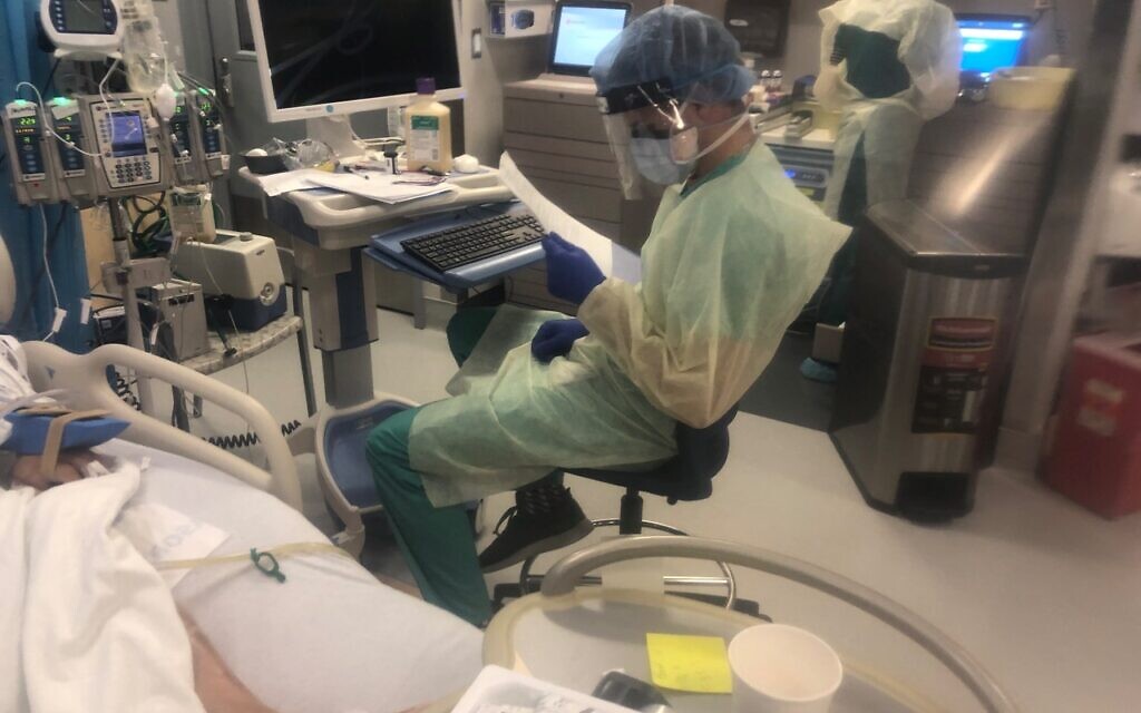 A healthcare worker in a COVID-19 ward at Mt. Sinai-Queens. (Courtesy Dr. Ram Roth)