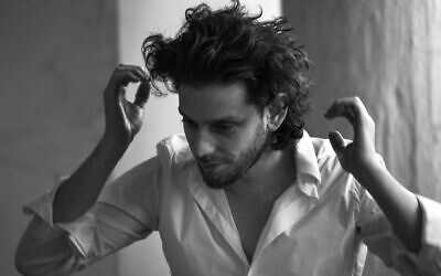 Israeli singer Oren Lavie in 2016. (Wikimedia commons/ CC-SA-4.0/ Perfect paper poodle)