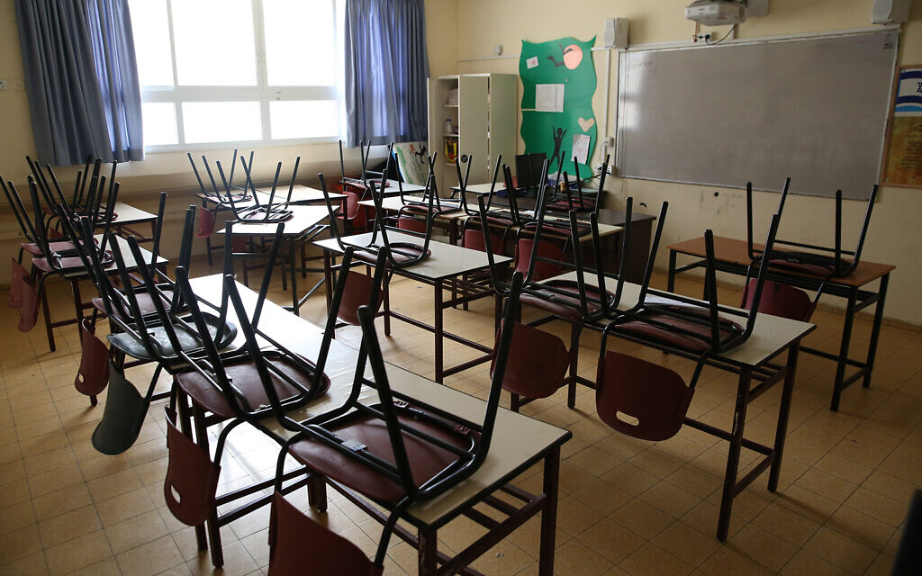 A closed school in the northern city of Safed, March 13, 2020. (David Cohen/Flash90) A closed school in the northern city of Safed, March 13, 2020. (David Cohen/Flash90)