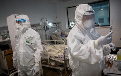 Medical workers treat a COVID-19 patient at the coronavirus unit in Mayanei Hayeshua Medical Center, Bnei Brak, April 13, 2020. (Nati Shohat/Flash90)