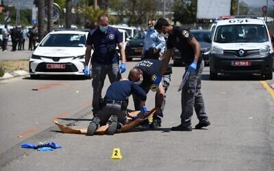Police officers arrive at the scene of a suspected terror attack in the central Israeli town of Kfar Saba on April 28, 2020. (Israel Police)