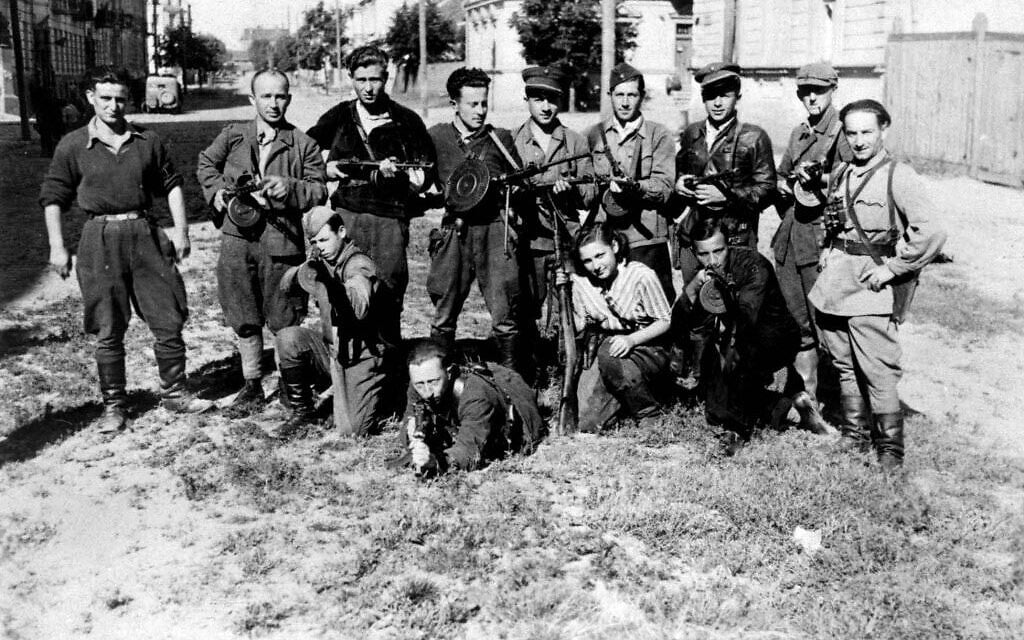 Famous photo of 'Avengers' partisan group led by Abba Kovner. Kneeling in the front aiming his gun is Benjamin Levin. (public domain)
