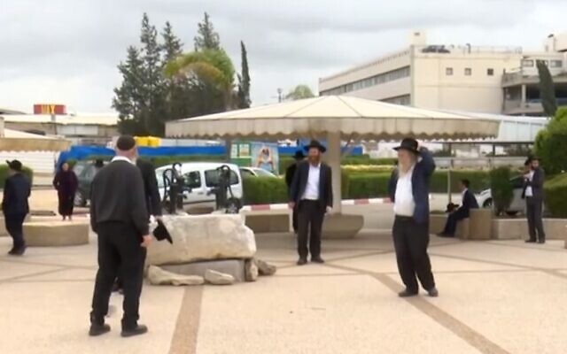 The funeral of Aliza Friedman, whose husband Tzvi Friedman is a leader of the so-called Jerusalem Faction, Petah Tikva, April 1, 2020 (Screen grab/Channel 12) The funeral of Aliza Friedman, whose husband Tzvi Friedman is a leader of the so-called Jerusalem Faction, Petah Tikva, April 1, 2020 (Screen grab/Channel 12)