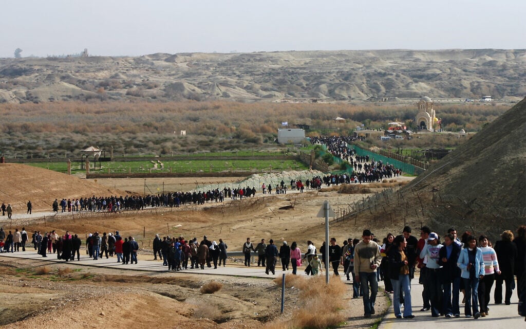 Easter pilgrims stream toward Qasr al-Yahud on the Jordan River, the traditional site of Jesus' baptism. (Shmuel Bar-Am)