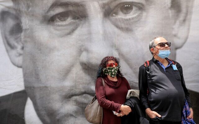 Protesters rally against Prime Minister Benjamin Netanyahu outside his residence in Jerusalem on May 24, 2020. (Emmanuel DUNAND / AFP) Protesters rally against Prime Minister Benjamin Netanyahu outside his residence in Jerusalem on May 24, 2020. (Emmanuel DUNAND / AFP)