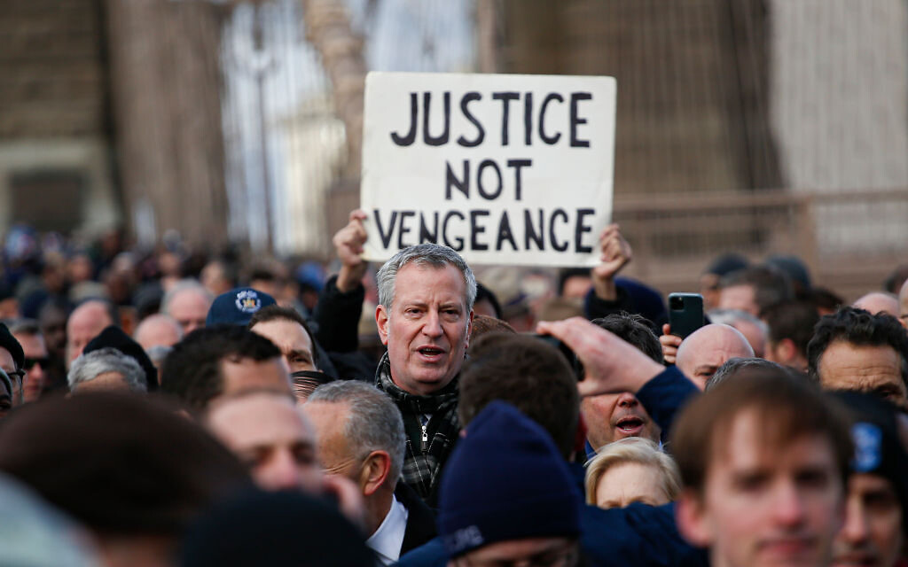 New York Mayor Bill de Blasio attends protests in support of the Jewish community called No Hate No Fear at the Brooklyn Bridge on January 5, 2020 in New York City. (Kena Betancur / AFP) New York Mayor Bill de Blasio attends protests in support of the Jewish community called No Hate No Fear at the Brooklyn Bridge on January 5, 2020 in New York City. (Kena Betancur / AFP)