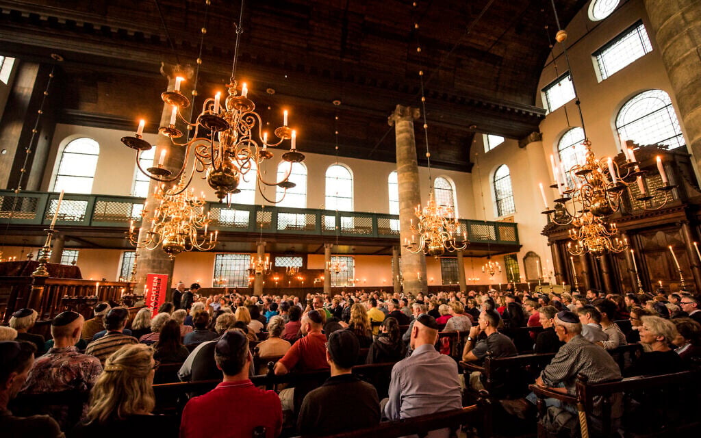 Concertgoers attend a performance at the Portuguese Synagogue in Amsterdam, August 17, 2017. (Cnaan Liphshiz/ JTA)