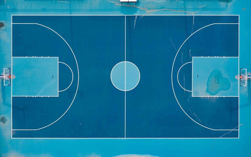 A basketball court in Ha’Yarkon Park, Tel Aviv, May 2020. (Photo by Lord K2)