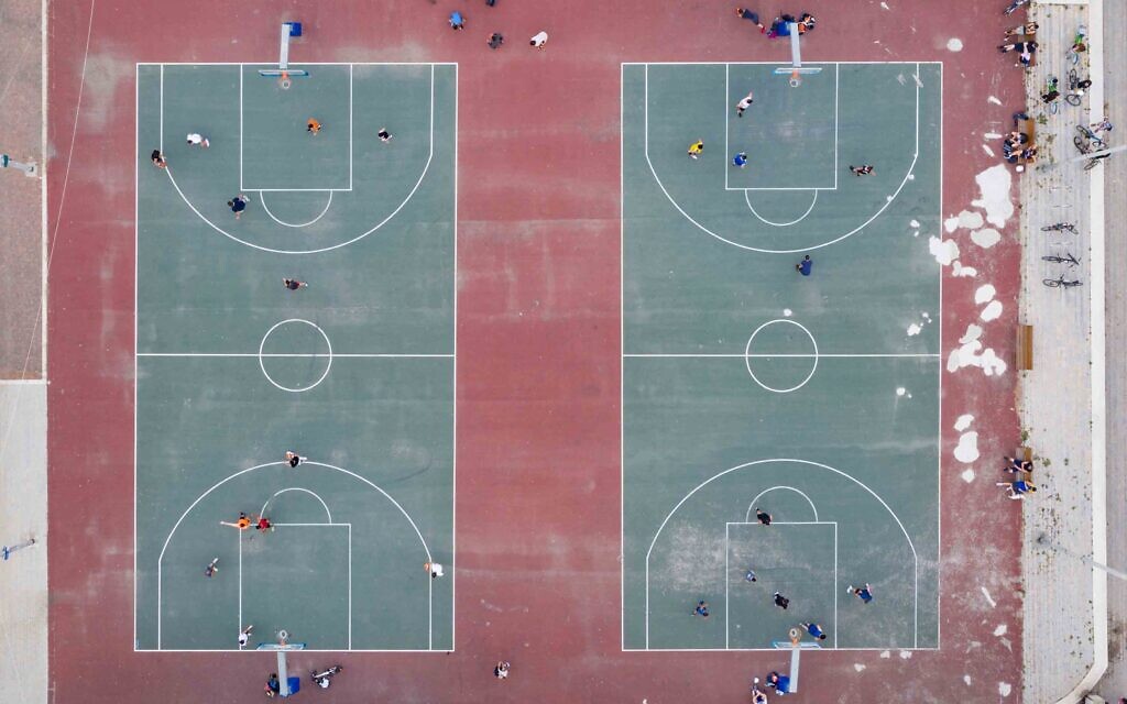 Basketball courts at the Sportek, Tel Aviv, May 2020. (Photo by Lord K2)