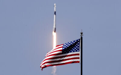 A SpaceX Falcon 9, with NASA astronauts Doug Hurley and Bob Behnken in the Dragon crew capsule, lifts off from Pad 39-A at the Kennedy Space Center in Cape Canaveral, Florida, May 30, 2020 (AP Photo/John Raoux)