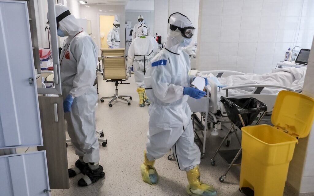 In this photo taken on May 2, 2020, doctors work inside the intensive care unit for people infected with the new coronavirus, at a hospital in Moscow, Russia. (AP Photo/Sophia Sandurskaya) In this photo taken on May 2, 2020, doctors work inside the intensive care unit for people infected with the new coronavirus, at a hospital in Moscow, Russia. (AP Photo/Sophia Sandurskaya)