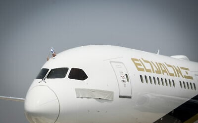 An El Al Boeing 787 Dreamliner taxis to a welcome ceremony after landing at Ben Gurion Airport, September 19, 2019. (Flash90) An El Al Boeing 787 Dreamliner taxis to a welcome ceremony after landing at Ben Gurion Airport, September 19, 2019. (Flash90)