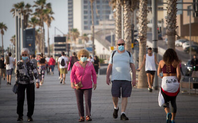 Israelis enjoy the beach promenade in Tel Aviv, as coronavirus restrictions on the public have been slightly lifted. May 1, 2020. (Miriam Alster/Flash90)