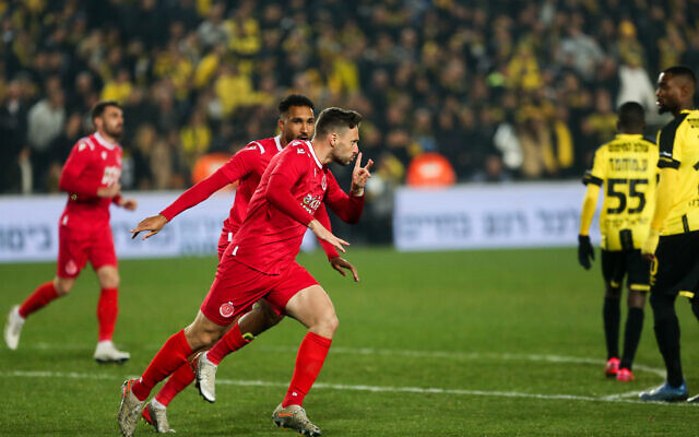 Hapoel Tel Aviv soccer players celebrate a goal during an Israeli Premier League match against Beitar Jerusalem at the Teddy Stadium in Jerusalem on February 17, 2020. (Flash90) Hapoel Tel Aviv soccer players celebrate a goal during an Israeli Premier League match against Beitar Jerusalem at the Teddy Stadium in Jerusalem on February 17, 2020. (Flash90)