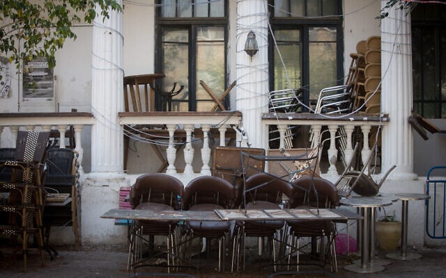 A closed down cafe on Nachalat Binyamin Street in Tel Aviv on April 14, 2020 (Miriam Alster/Flash90) A closed down cafe on Nachalat Binyamin Street in Tel Aviv on April 14, 2020 (Miriam Alster/Flash90)