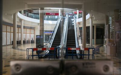 Closed shops in the Mamilla Mall near Jerusalem's Old City, April 22, 2020.  (Olivier Fitoussi/Flash90)