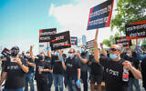 El Al workers protest against the company's intention to withdraw funds from the workers' compensation funds, in front of Bat Yam Regional Court on April 30, 2020 (Flash90)