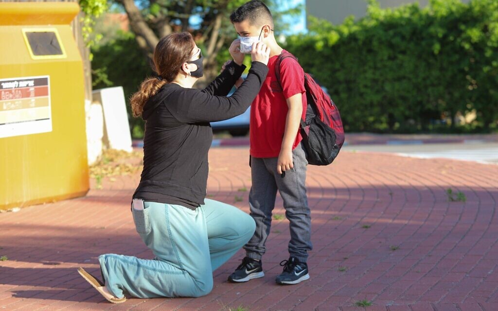 Israeli children wearing face masks make their way to school in Moshav Yashresh, on May 3, 2020. (Yossi Aloni/Flash90) Israeli children wearing face masks make their way to school in Moshav Yashresh, on May 3, 2020. (Yossi Aloni/Flash90)