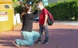 Israeli children wearing face masks make their way to school in Moshav Yashresh, on May 3, 2020. (Yossi Aloni/Flash90)