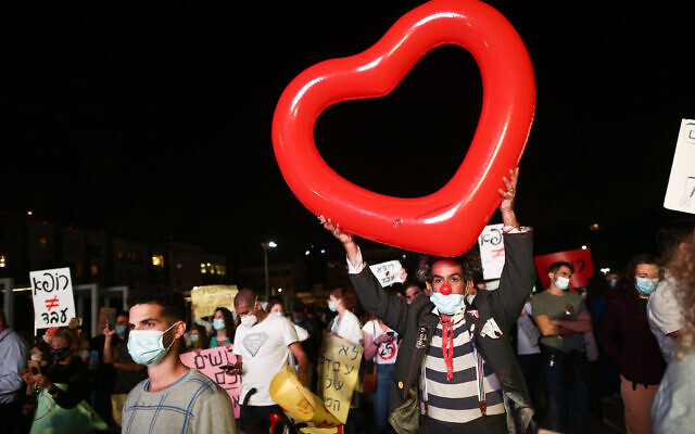 Medical interns demonstrating for better conditions at Habima Square in Tel Aviv on May 9, 2020 (Miriam Alster/Flash90)