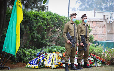 Golani Brigade soldiers stand guard near the grave of Sgt. First Class Amit Ben-Ygal, after it was vandalized, at the cemetery in Be'er Yaakov, May 15, 2020. (Yossi Aloni/ Flash90)