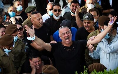 Baruch Ben-Ygal, the father of Sgt. Amit Ben-Ygal, and other family and friends mourn at the slain soldier's funeral in Beer Yaakov cemetery, May 12, 2020. (Yossi Aloni/Flash90)