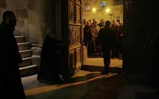 Closing the Church of the Holy Sepulchre at night. (Yoram Millo)