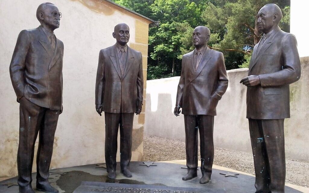 The monument "Homage to the Founding Fathers of Europe" in front of Robert Schuman's house in Scy-Chazelles; The statues represent four of the founders of the European Union - Alcide de Gasperi, Robert Schuman, Jean Monnet and Konrad Adenauer (PD) The monument "Homage to the Founding Fathers of Europe" in front of Robert Schuman's house in Scy-Chazelles; The statues represent four of the founders of the European Union - Alcide de Gasperi, Robert Schuman, Jean Monnet and Konrad Adenauer (PD)