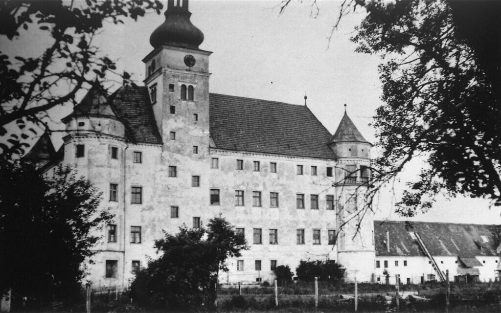Hartheim Castle, site of a 'T4' euthanasia center from May 1940 though 1944, Alkoven, Austria (public domain)