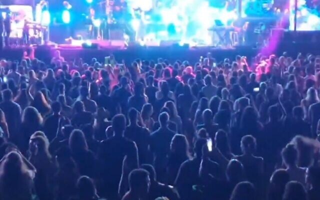 Thousands at a concert in Tel Aviv on May 21, 2020. (screen capture: Twitter/Itay Blumenthal) Thousands at a concert in Tel Aviv on May 21, 2020. (screen capture: Twitter/Itay Blumenthal)
