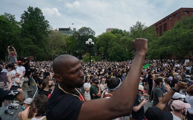 Protesters fill Washington Square Park during a peaceful protest against police brutality and racism, on June 6, 2020, in New York. (Bryan R. Smith / AFP) Protesters fill Washington Square Park during a peaceful protest against police brutality and racism, on June 6, 2020, in New York. (Bryan R. Smith / AFP)