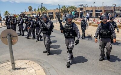 Security forces gather ahead of protests in Jaffa, June 12, 2020. (AHMAD GHARABLI / AFP)
