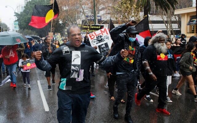Demonstrators march through the streets during a Black Lives Matter protest to express solidarity with US protesters and demand an end to Aboriginal deaths in custody in Perth, Australia on June 13, 2020 (Trevor Collens / AFP) Demonstrators march through the streets during a Black Lives Matter protest to express solidarity with US protesters and demand an end to Aboriginal deaths in custody in Perth, Australia on June 13, 2020 (Trevor Collens / AFP)