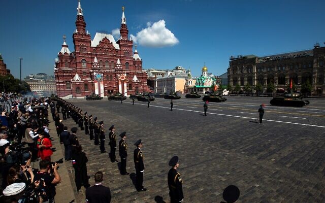 Soviet WWII-era T-34 tanks move through Red Square during a military parade, which marks the 75th anniversary of the Soviet victory over Nazi Germany in World War Two, in Moscow on June 24, 2020. (Pavel Golovkin / POOL / AFP) Soviet WWII-era T-34 tanks move through Red Square during a military parade, which marks the 75th anniversary of the Soviet victory over Nazi Germany in World War Two, in Moscow on June 24, 2020. (Pavel Golovkin / POOL / AFP)