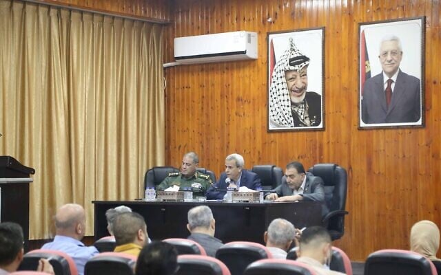 Members of the Higher Council for Emergencies, Qalqilya, discuss details of the new spike in cases in the governorate on June 2, 2020 (Qalqilya Governorate Facebook) Members of the Higher Council for Emergencies, Qalqilya, discuss details of the new spike in cases in the governorate on June 2, 2020 (Qalqilya Governorate Facebook)